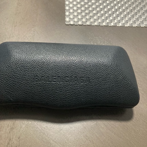 Balenciaga Logo Sunglasses - Picture 5 of 6